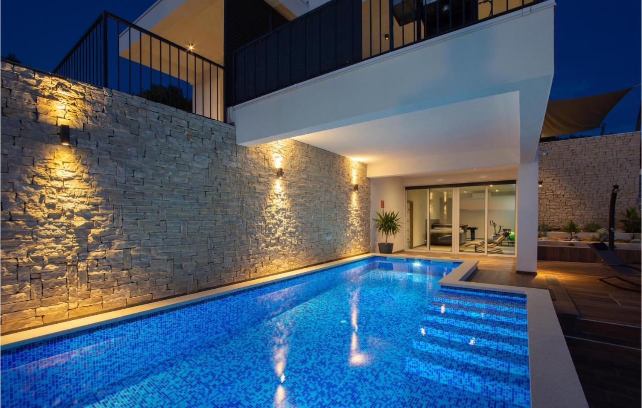 Stunning Home In Okrug Donji With Sauna, Outdoor Swimming Pool And Heated Swimming Pool Okrug Gornji Exteriér fotografie